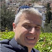 Offro lezioni per chiunque necessiti di rafforzare riequilibrare migliorare il proprio corpo inteso come postura muscoli respiro